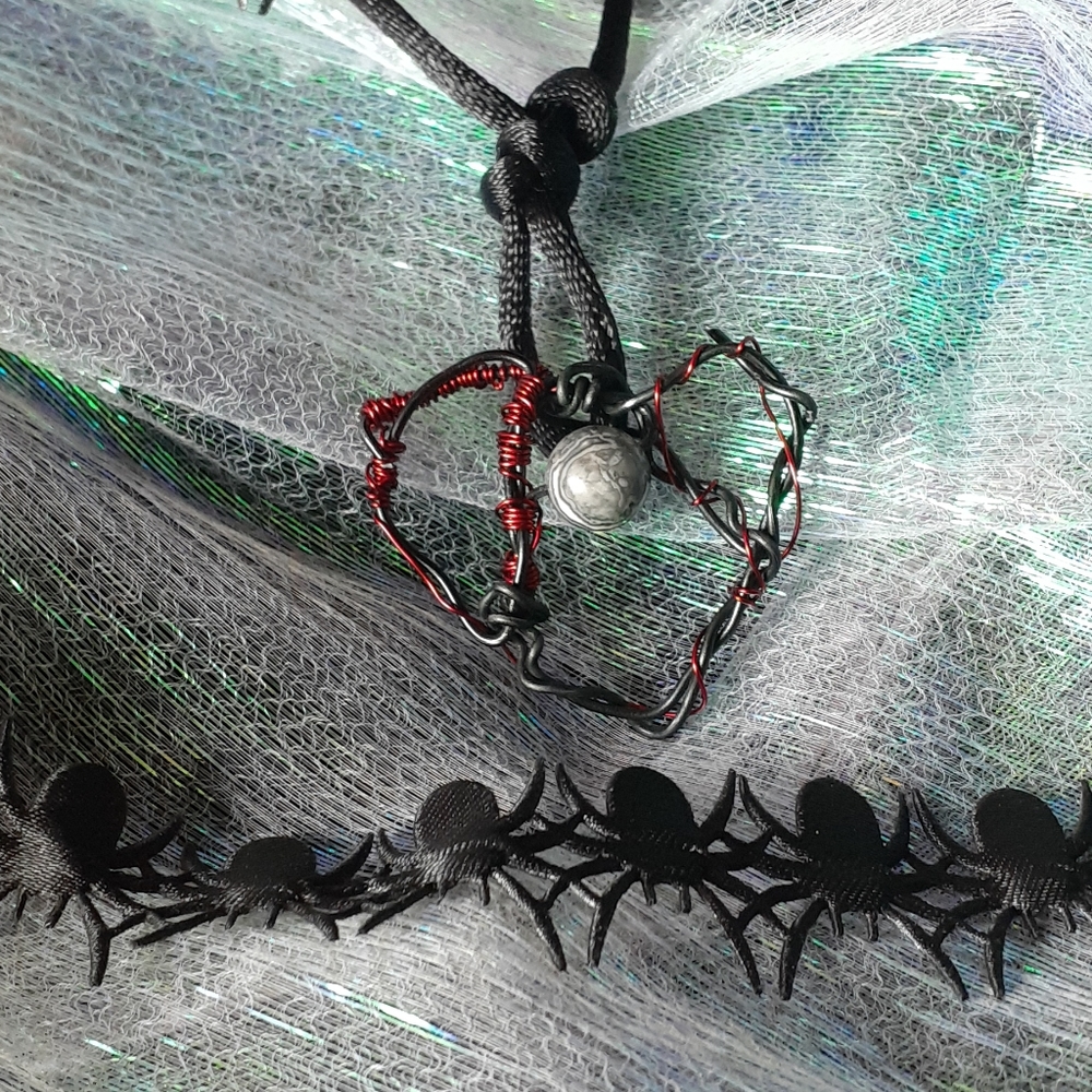 Twisted wire heart and stone pendant